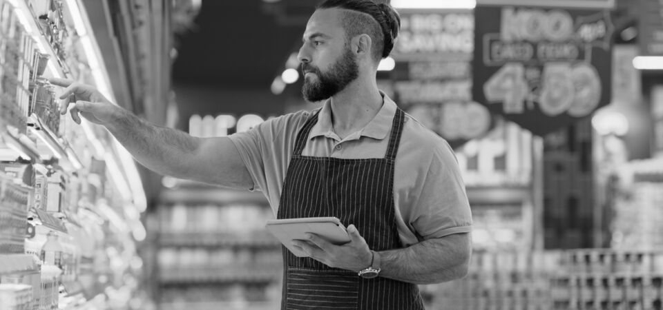 SINGLE-IMAGE_clerk-checking-stock-with-tablet_aug25