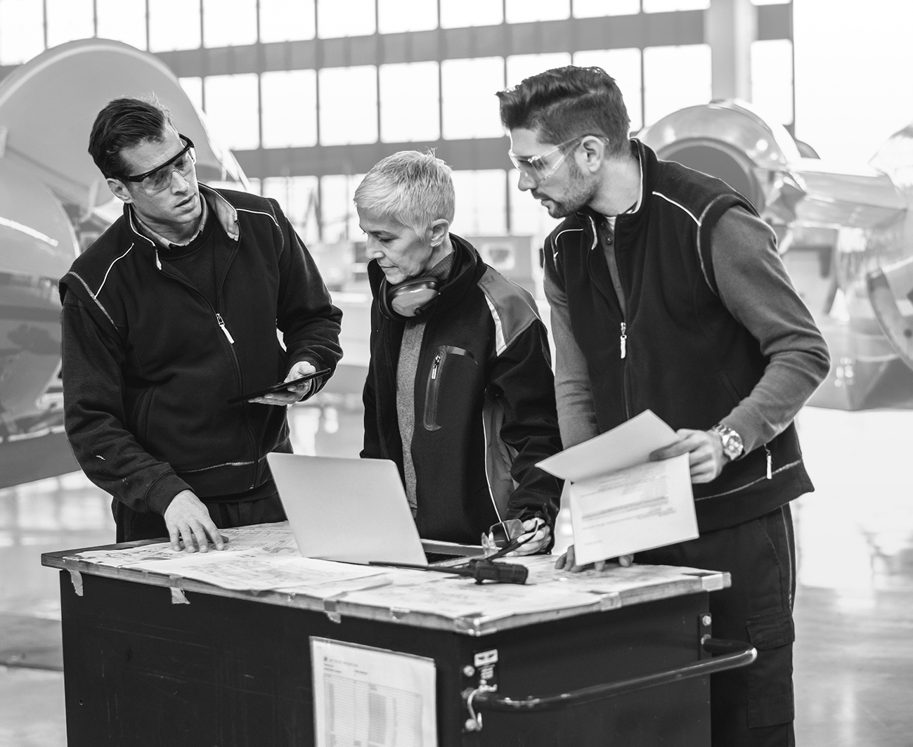 /bynder-asset/bynder:1B2EA5FA-AA70-4230-A9474BFD6824440E/240/SINGLE-IMAGE_aircraft-engineers-laptop_feb25.jpg?1749636442000