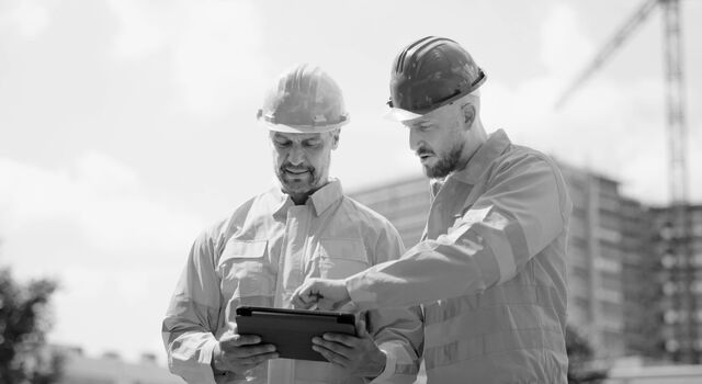 SINGLE-IMAGE_inspector-at-construction-site_jan25