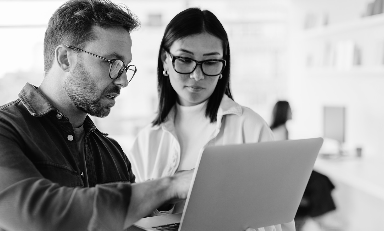 SINGLE-IMAGE_design-professionals-using-a-laptop_jul25