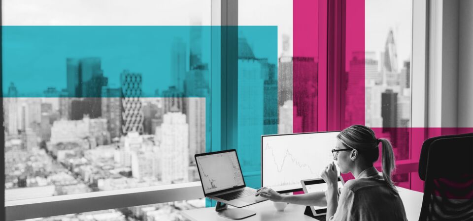 SINGLE-IMAGE_squares-woman-in-computer_feb25