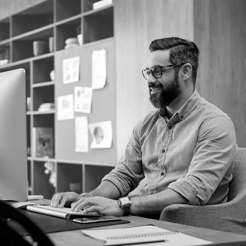 SINGLE-IMAGE_male-at-desk_aug25