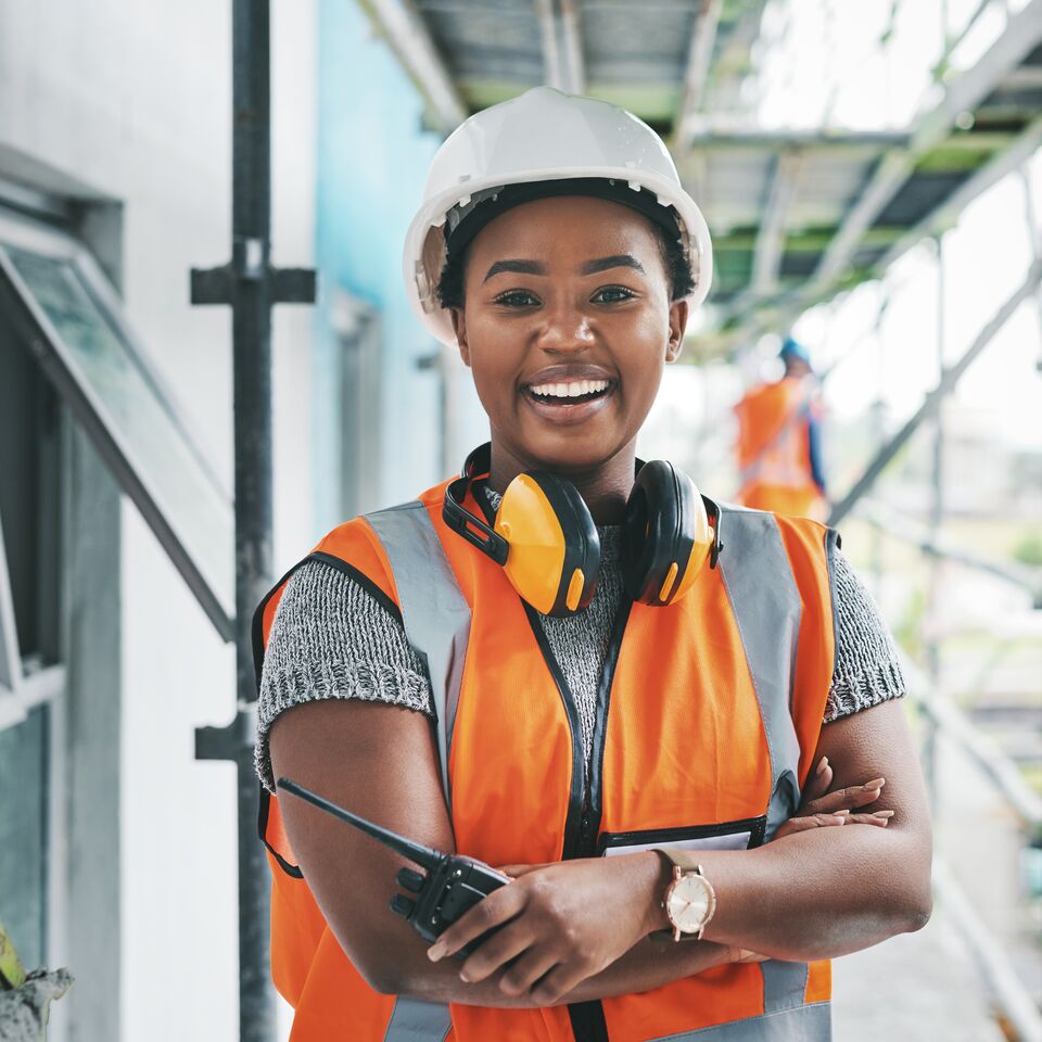 COLOUR-IMAGE_woman-construction-smiling_JUL26
