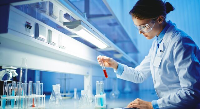 COLOUR-IMAGE_life-science-research-testing-substances_feb26