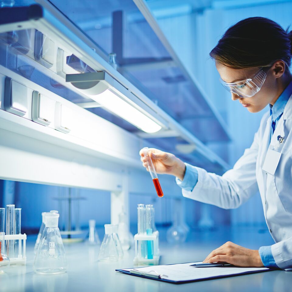 COLOUR-IMAGE_life-science-research-testing-substances_feb26