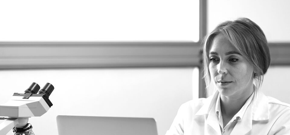 _SINGLE-IMAGE_female-lab-worker-with-laptop_sep24
