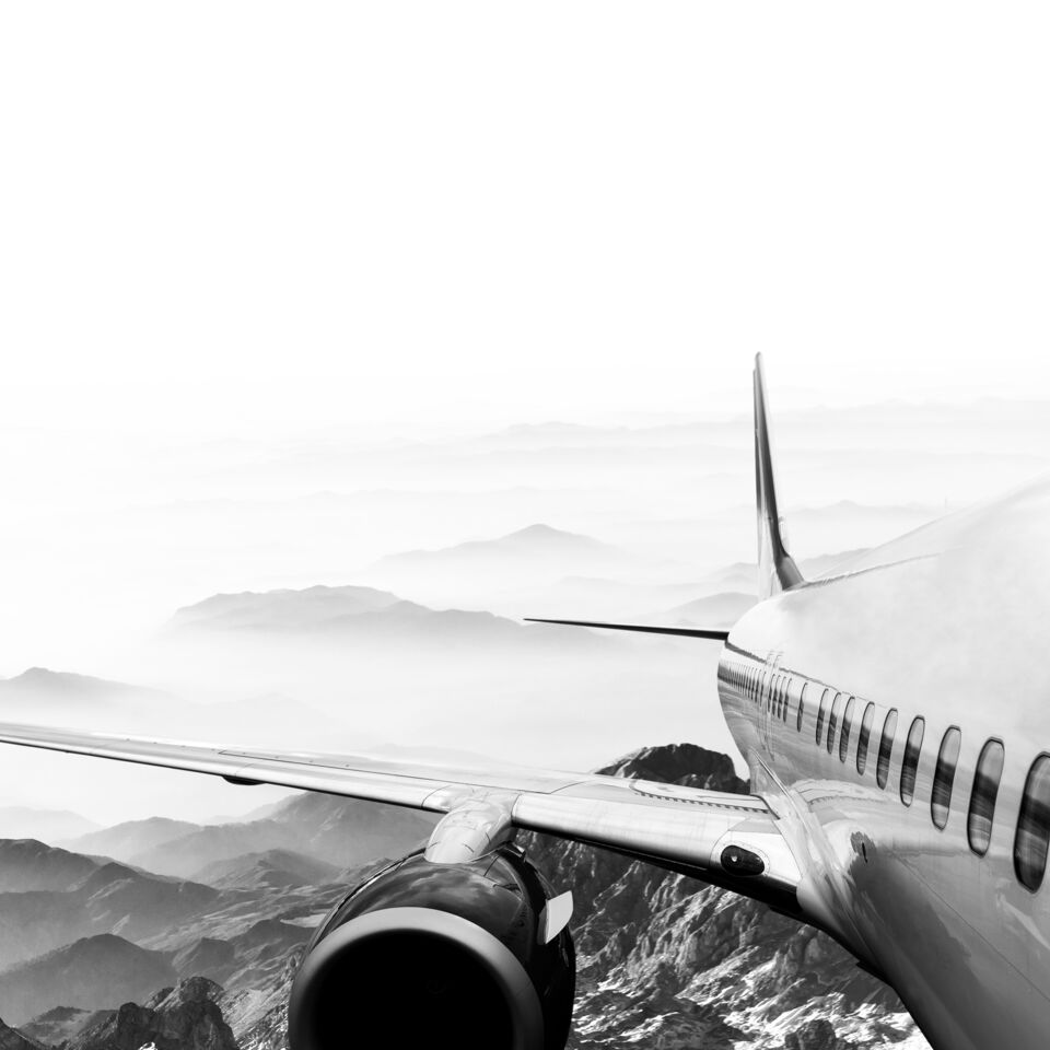 SINGLE-IMAGE_plane-in-flight-looking-back-over-wing_nov23