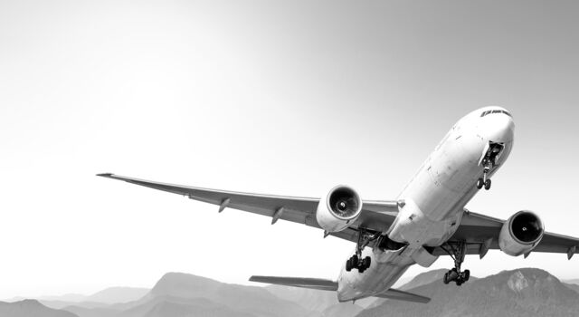 SINGLE-IMAGE_commercial-passenger-airliner_jun25