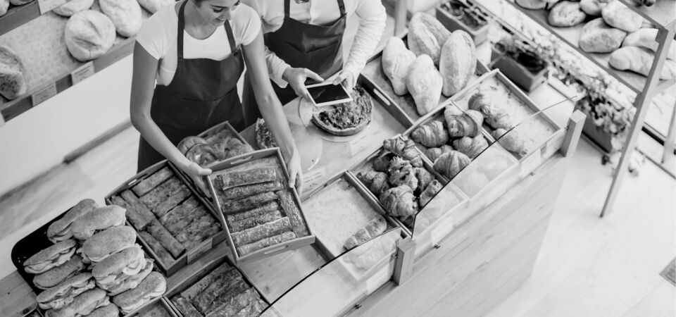 SINGLE-IMAGE_two-workers-with-tablet-in-bakery_aug25