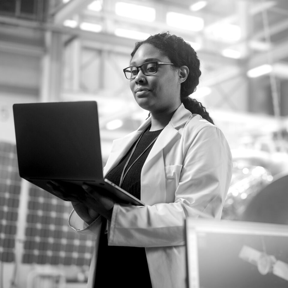 SINGLE-IMAGE_lady-with-laptop-factory_feb24