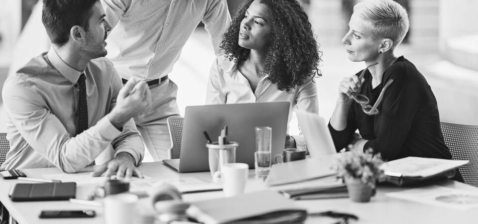 SINGLE-IMAGE_team-celebrating-success_may24