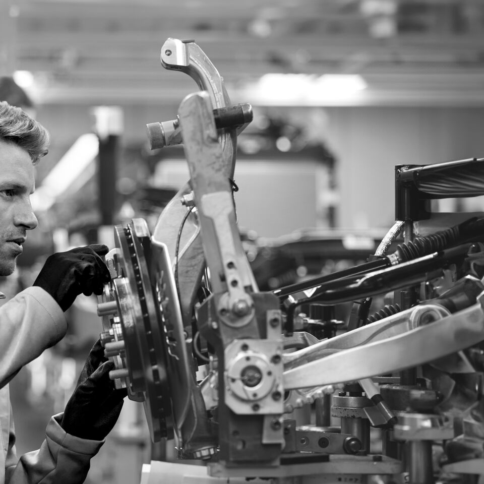 SINGLE-IMAGE_mechanic-calibrating-machine_sept24