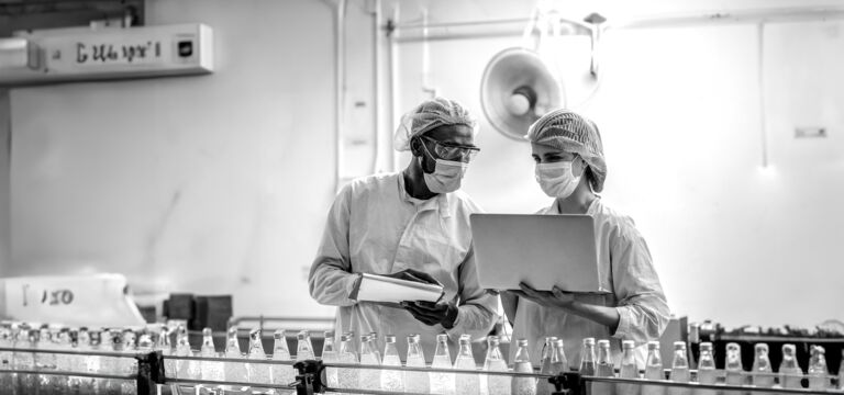 SINGLE-IMAGE_man-and-woman-laptop-quality-inspection-drinks-bottling-line_may24