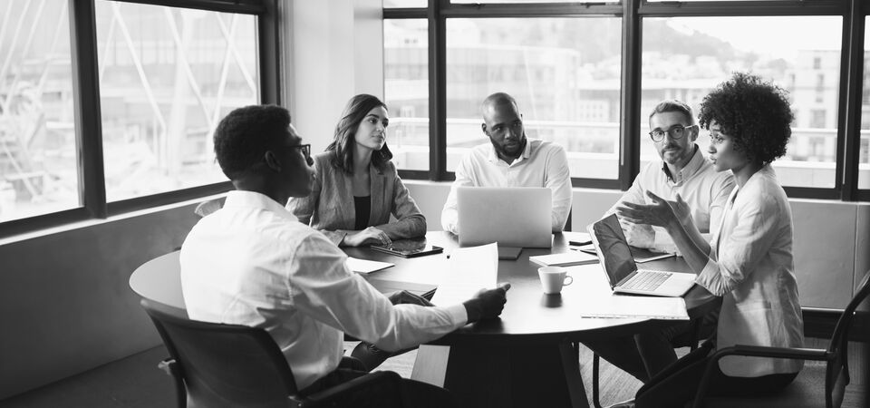 SINGLE-IMAGE_office-meeting-extended_sept24