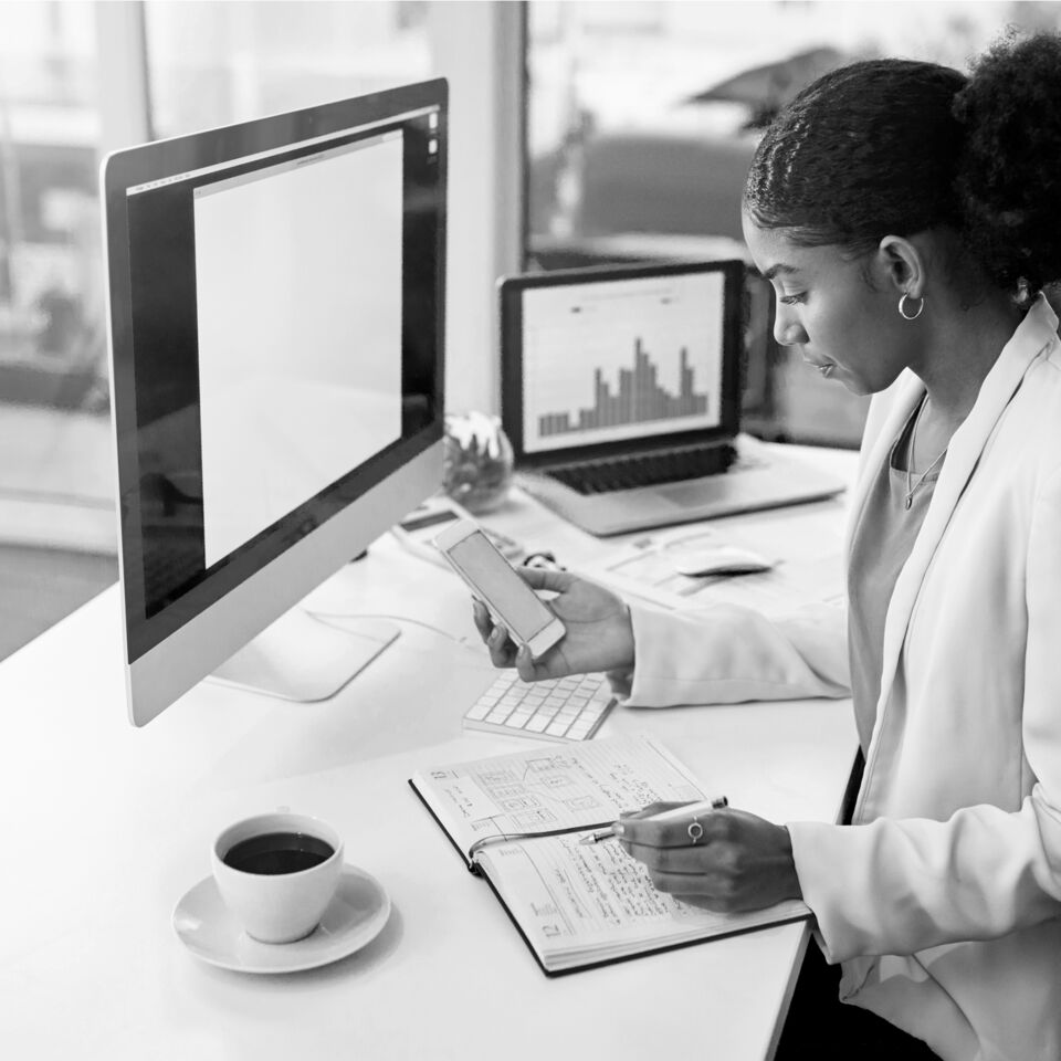 SINGLE-IMAGE_woman-accountant_oct23