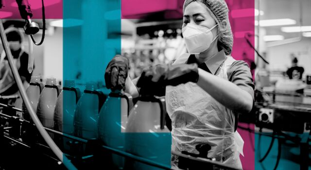 SINGLE-IMAGE_squares-worker-in-bottling-plant_nov23