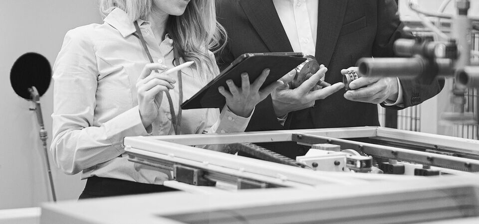 /bynder-asset/bynder:DA3B6ED3-48D0-4427-A1F1A7A36799FA14/Landscape_LG/SINGLE-IMAGE_safety-managers-inspection-with-tablet_apr24.jpg?1749636904000