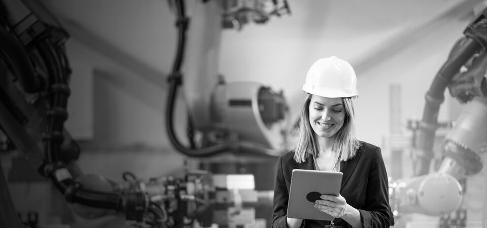 SINGLE-IMAGE_women-safety-manager-with-tablet_apr24