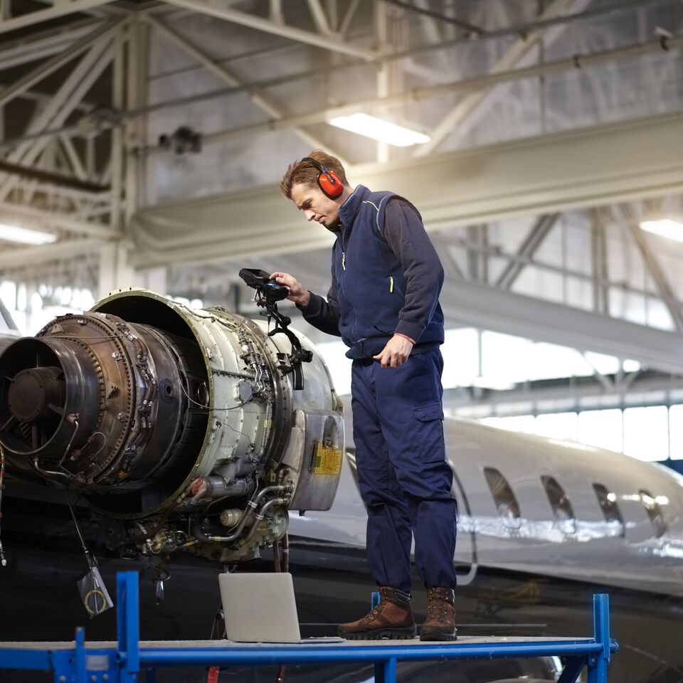 COLOUR-IMAGE_aerospace&defence-aerospace-engineer-on-raised-platform_feb26