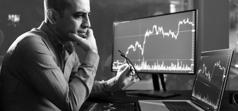 SINGLE-IMAGE_man-studying-financial-data_jun25