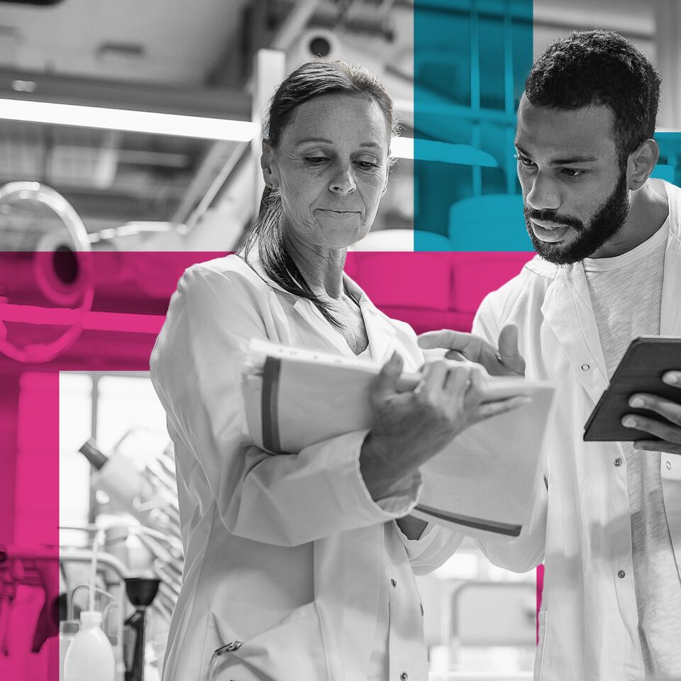 SINGLE-IMAGE_squares-scientists-working-in-the-laboratory-with-tablet_jul24